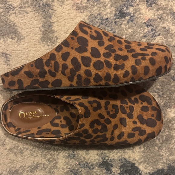 Leopard Print Slip-On Shoes - Picture 2 of 3